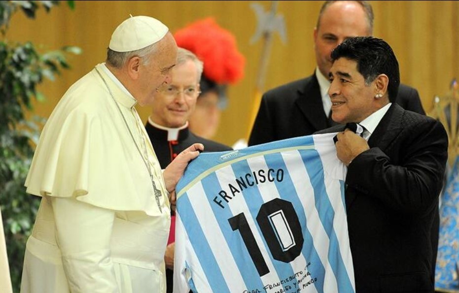 L'incontro tra Maradona e Jorge Bergoglio
