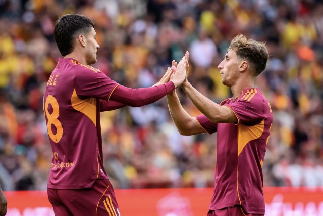 Soulé e Baldanzi in campo per Lens Roma. Fonte foto: AS Roma Image