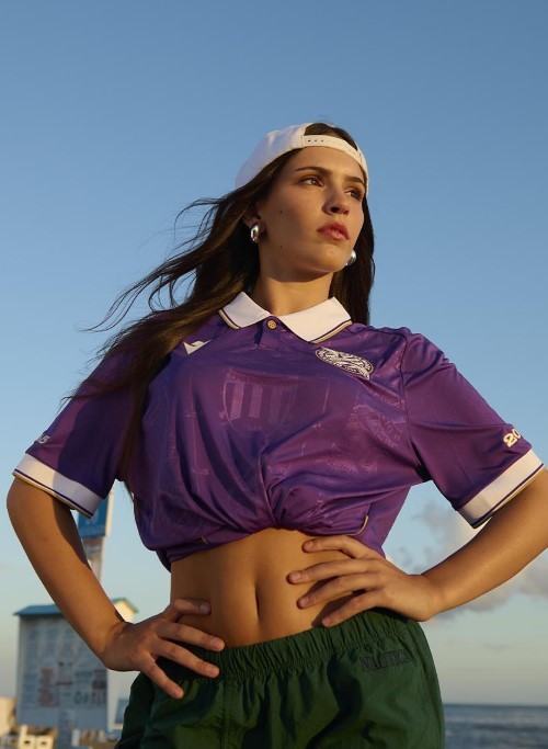 Le magliette dell'Ostiamare firmate da De Rossi. Foto: ROBERTA KRASNIG