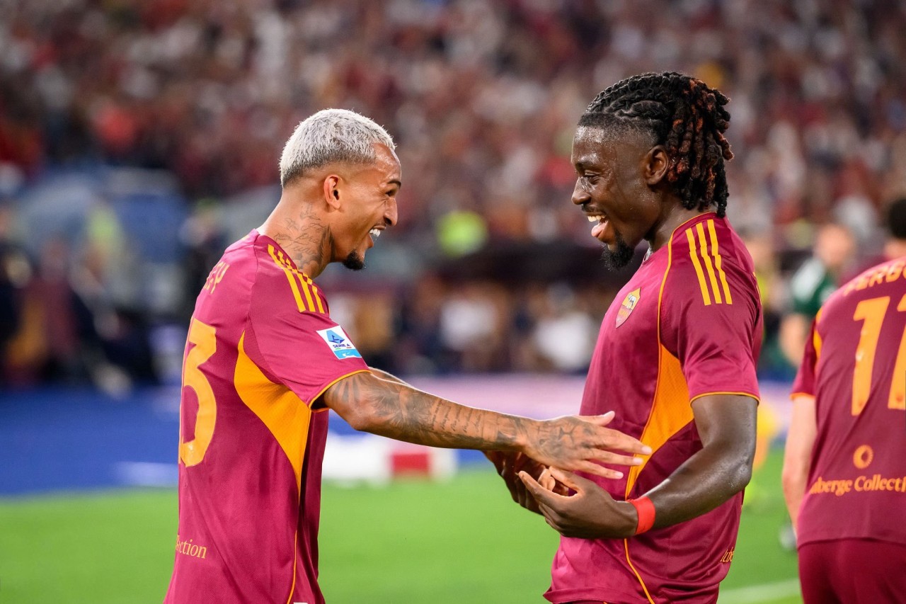 Kone con Wesley. Fonte foto: AS Roma Images su X
