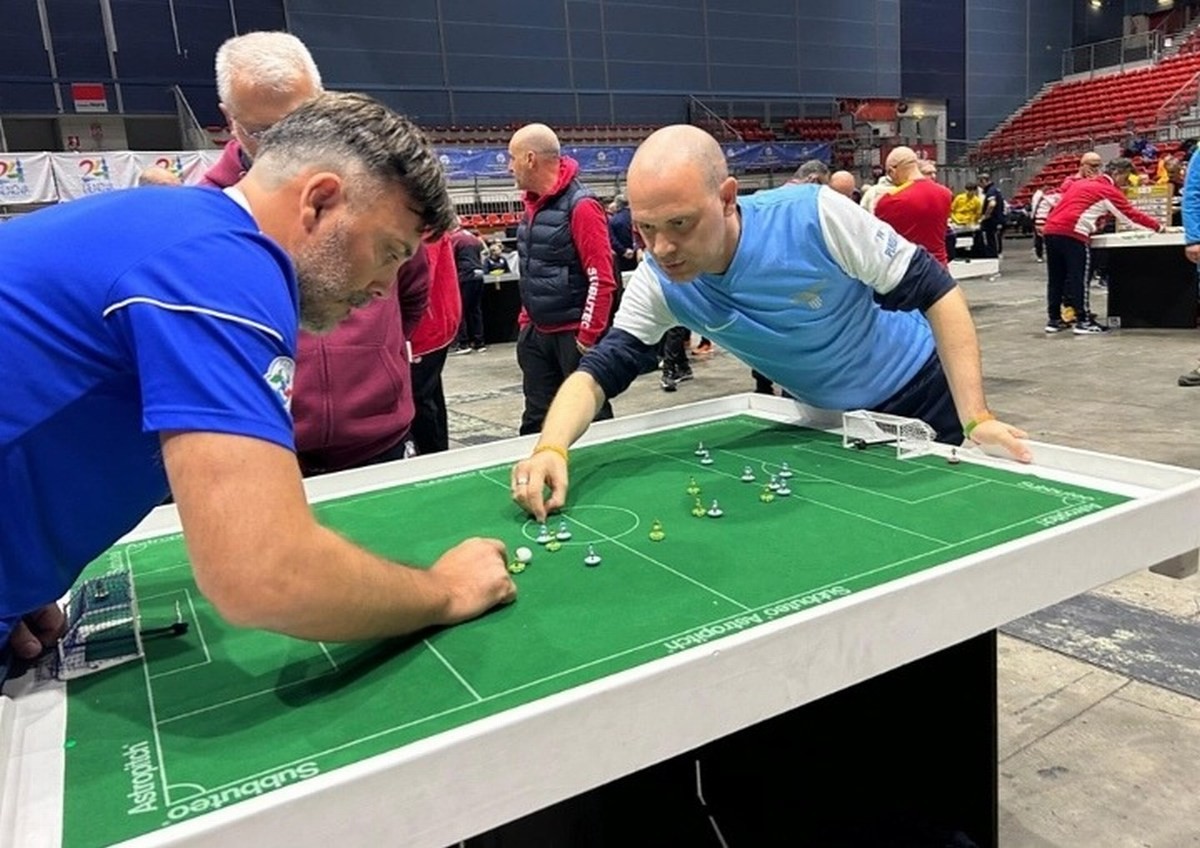 Forse visto come va la nazionale di calcio dovremmo inizizare a seguire quella di Subbuteo