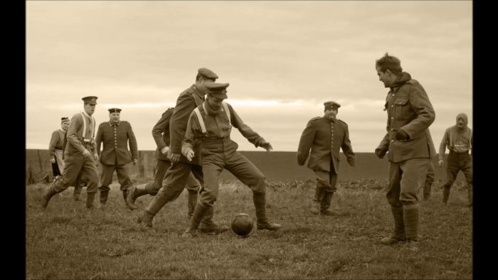 Una ricostruzione della Tregua di Natale del 1914, quando la Grande Guerra si fermò