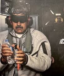 La foto dell'arresto di Maduro pubblicata da Trump