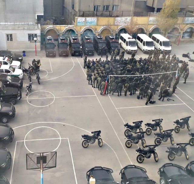 I campetti delle scuole di Teheran sono diventati i centri logistici delle milizie governative