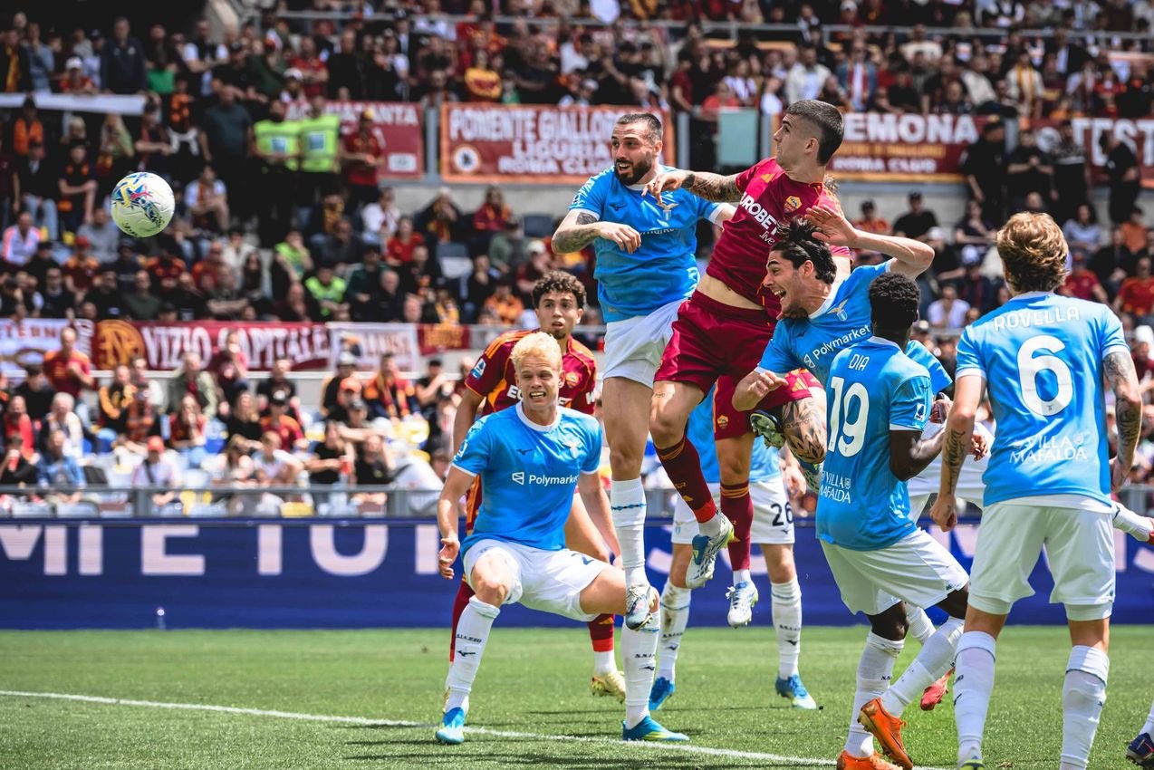 Il gol di Mancini nel derby tra Roma e Lazio