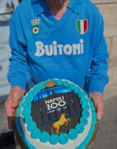 Una torta speciale per il centenario del Napoli