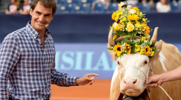 Roger Federer, l'unica persona al mondo ad essere premiata, per ben due volte, con una mucca