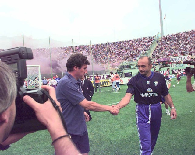 Luciano Spalletti, allora tecnico dell'Empoli, saluta il collega Malesani della Fiorentina. Era il 1997.