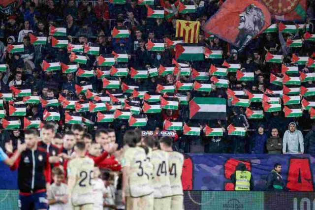 Bandiere Palestinese alla partita dell'Osasuna