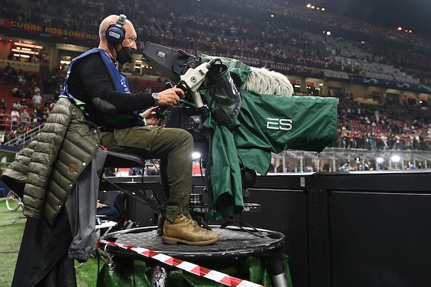 Vedere il calcio in televisione costa sempre di più